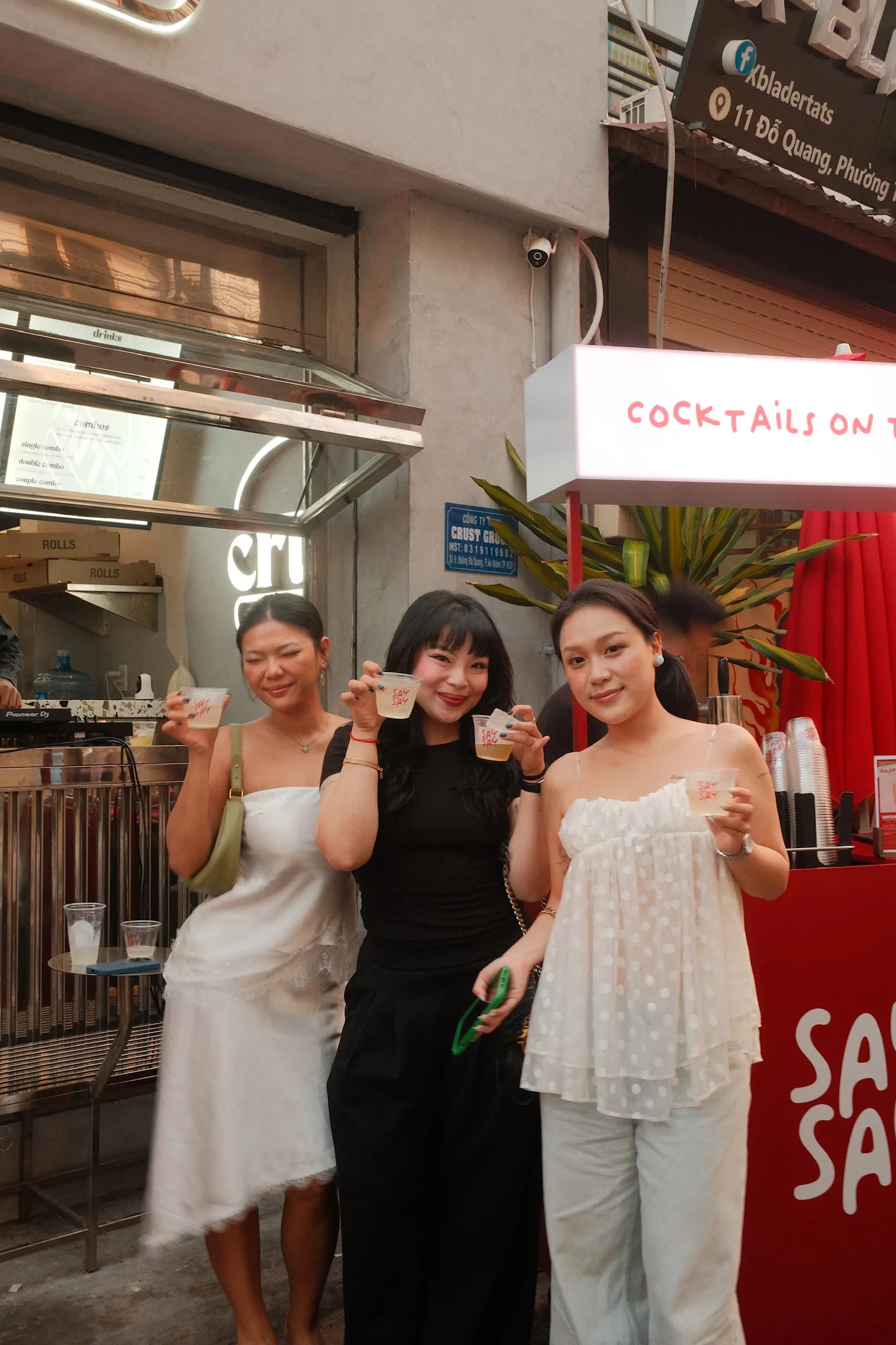 A draft cocktail poured from the SAYSAY mobile bar.